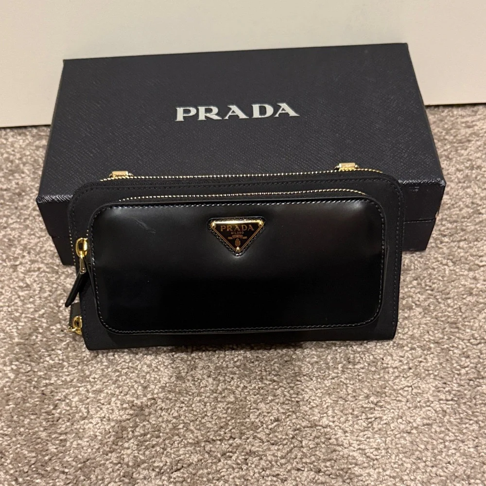 Prada Re-Nylon and brushed leather wallet with shoulder strap - Picture 4 of 10